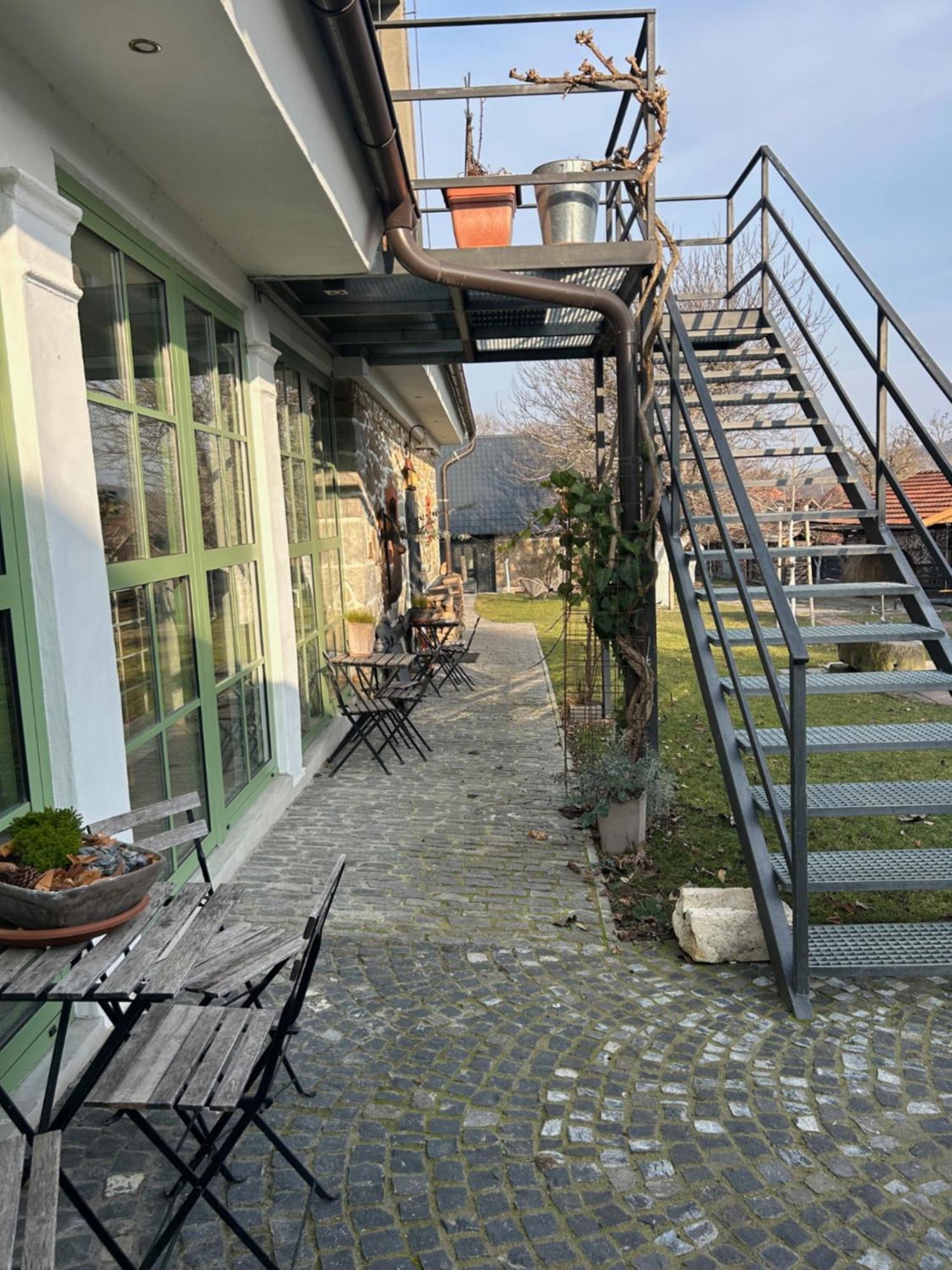 Dvor 13 Hokovce Hotel Exterior photo