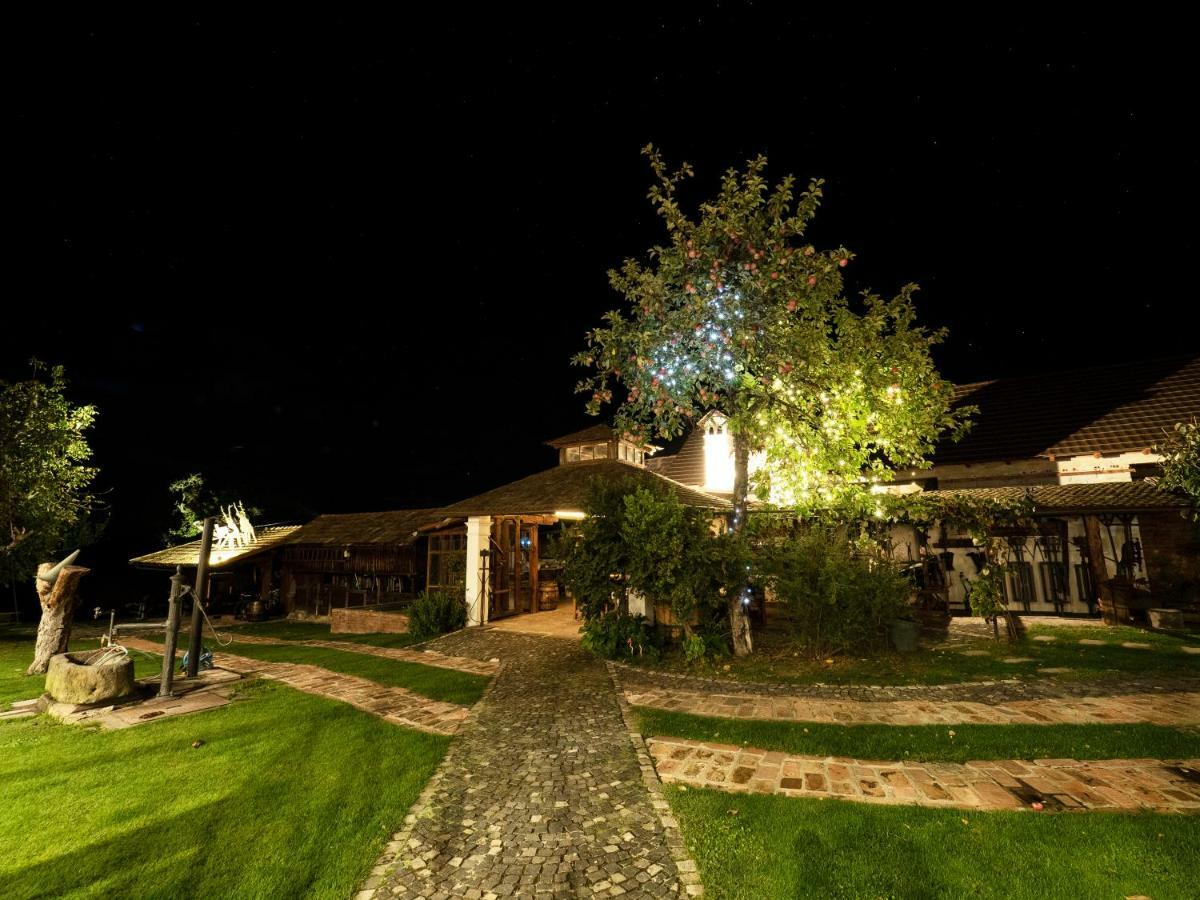 Dvor 13 Hokovce Hotel Exterior photo